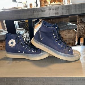 Chuck Taylor high top navy blue